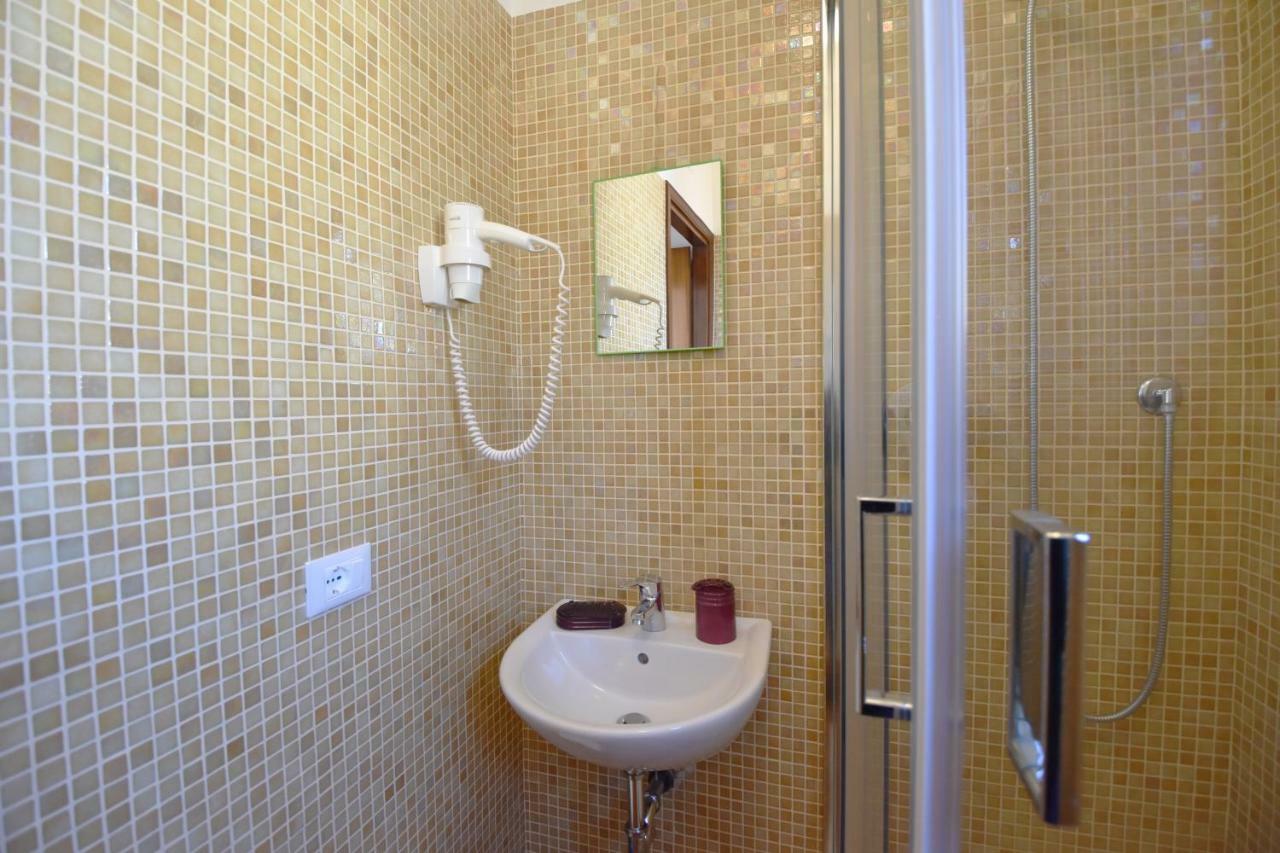 Nice And Warm Rooms Rom Exterior foto